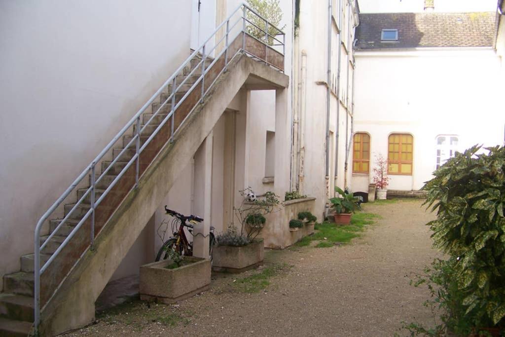 Charmant Studio Au Calme Tout Confort Dans Chateau Neo Gothique Proche Zenith Comet Orleans Parking Voiture Gratuit Wifi Haut Debit Rue Des Montees 外观 照片