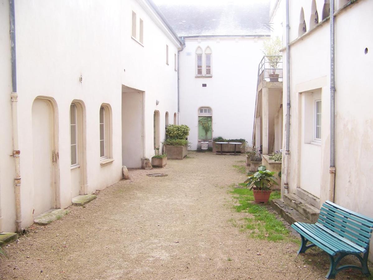 Charmant Studio Au Calme Tout Confort Dans Chateau Neo Gothique Proche Zenith Comet Orleans Parking Voiture Gratuit Wifi Haut Debit Rue Des Montees 外观 照片