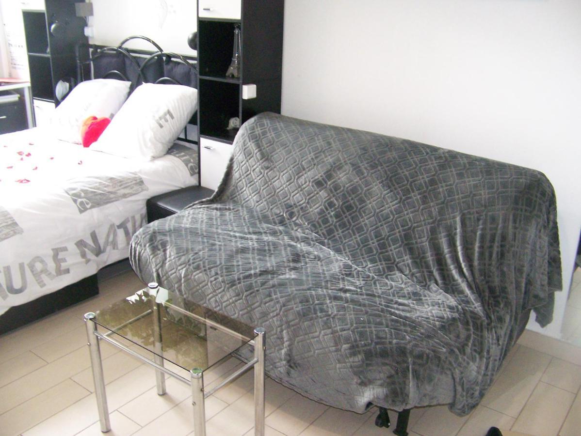 Charmant Studio Au Calme Tout Confort Dans Chateau Neo Gothique Proche Zenith Comet Orleans Parking Voiture Gratuit Wifi Haut Debit Rue Des Montees 外观 照片